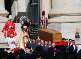 En la homilía del funeral del Papa Francisco, la voluntad del argentino de defender la paz con frases como "construir puentes y no muros", frente diversos líderes mundiales.