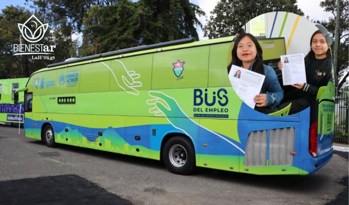 Conoce el Bus del empleo el proyecto que busca crear espacios inclusivos donde tanto personas refugiadas como vecinos de la ciudad puedan acceder a oportunidades que mejoren su calidad de vida. Foto: La Hora / Municipalidad de Guatemala