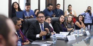 El secretario de Política Criminal del MP, Melvin Portillo, explica los puntos de vista para cambiar el Código Procesal Penal. Foto. Congreso de la República