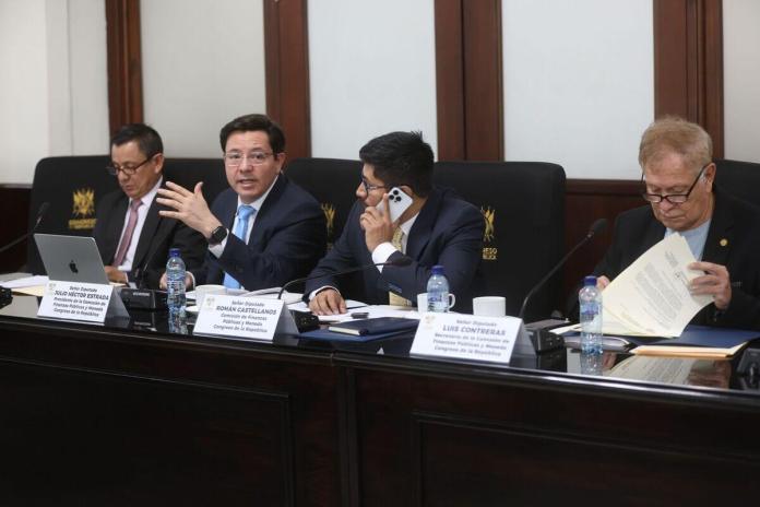 comisiónFinanzastomógrafo (1) La comisión de Finanzas Públicas del Congreso busca agilizar los procesos en casos de emergencia o urgencia en el Estado como la reparación del tomógrafo en el hospital General San Juan de Dios. Foto: Congreso de la República