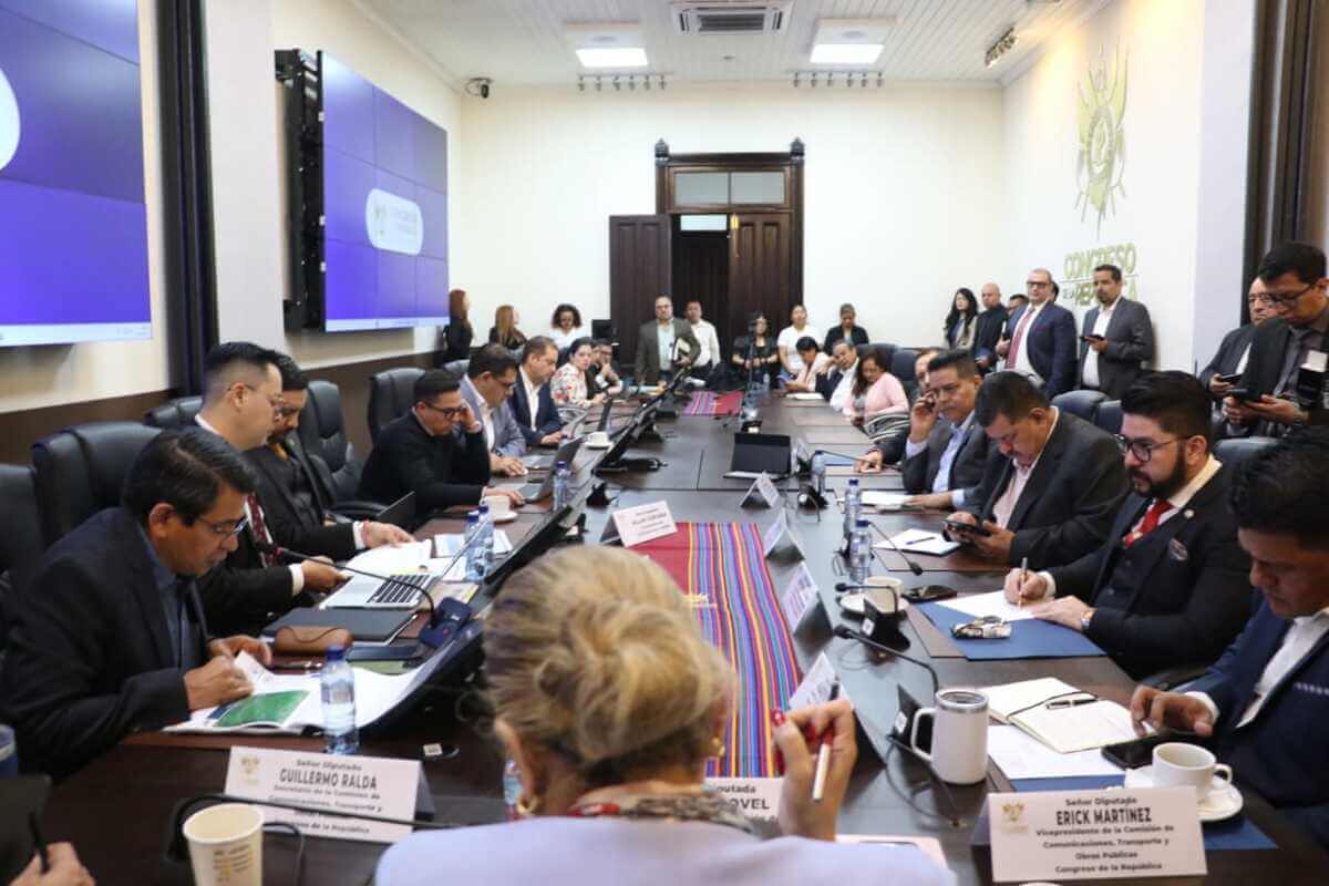 Ministro de Comunicaciones explica proceso para nombrar a titular de Aeronáutica Civil