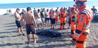 Localizan el cuerpo de Luis Ángel Contreras, el joven arrastrado por el mar en Monterrico