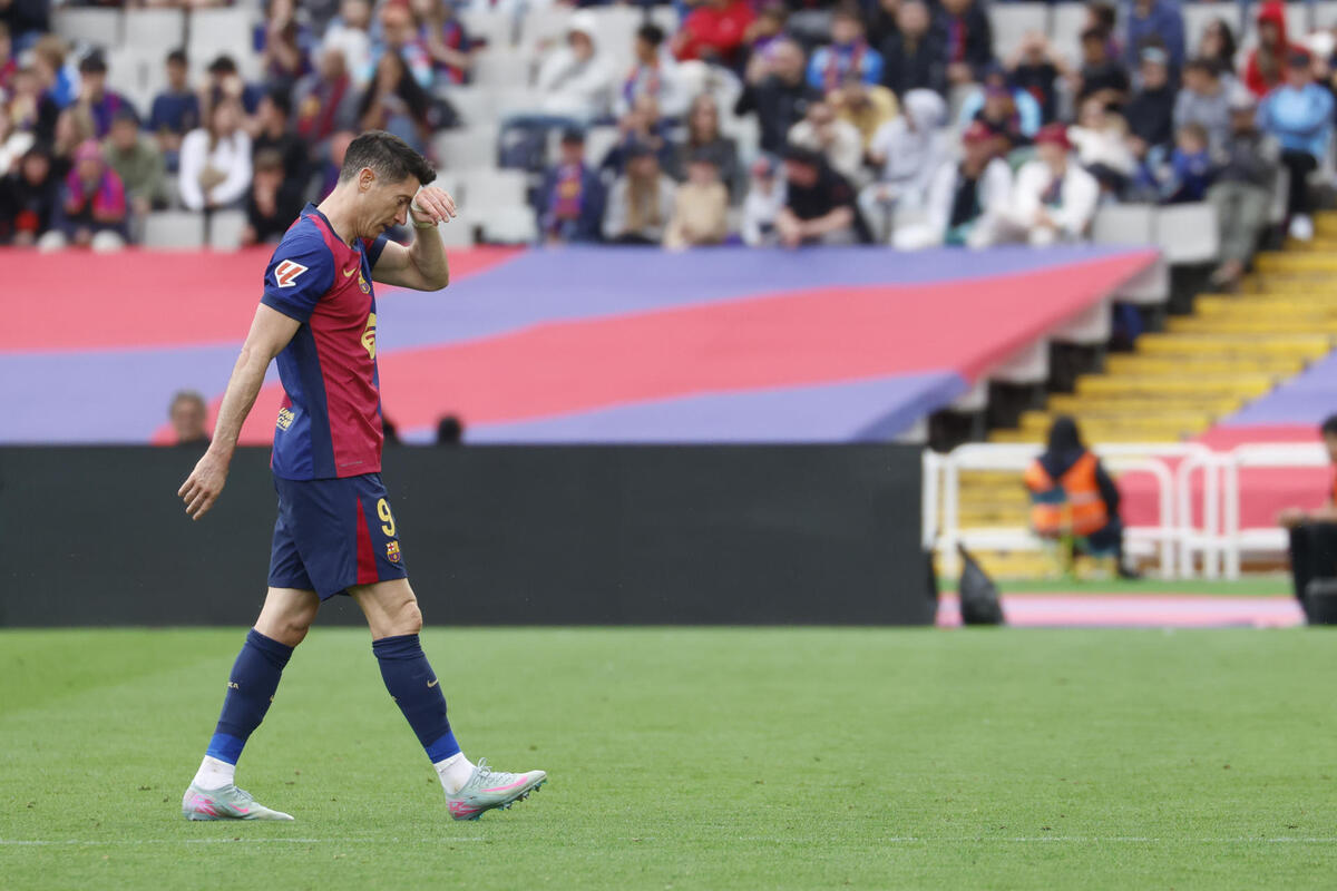 Lewandowski sufre lesión en el muslo izquierdo, Ferran Torres y Dani Olmo son «plan A» para suplirlo
