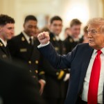 El presidente Donald Trump busca que migrantes no sean beneficiados con el Seguro Social. Foto La Hora: White House.