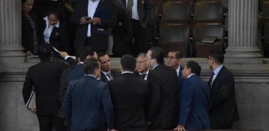 Diputados de varios bloques se oponen a derogar el incremento de sueldo, que han recibido por tres meses. Foto: La Hora / José Orozco