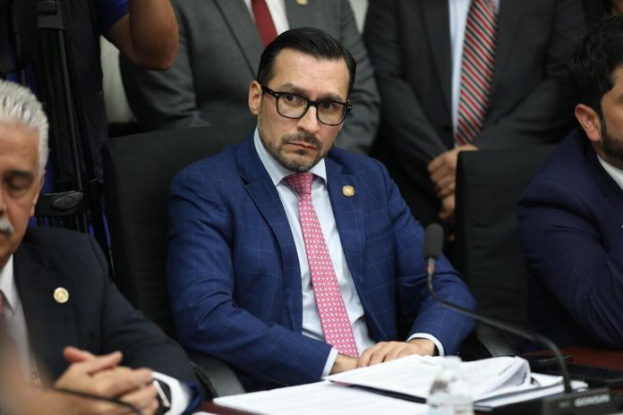 El jefe de la SAT, Werner Ovalle, en una citación de la bancada Cabal. Foto: Congreso de la República