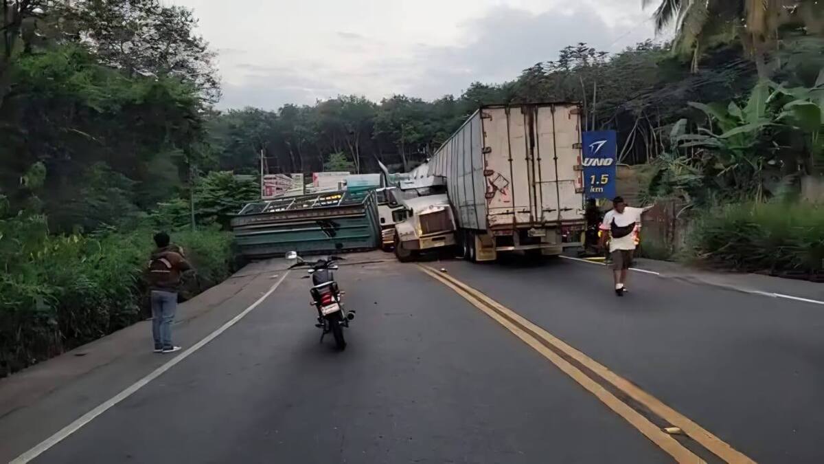 Colisión entre camión y cabezal bloquea el paso en el km 155 hacia Suchitepéquez