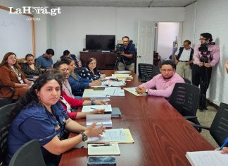 La coordinadora de la UBA, Irene Velásquez, informa de las sanciones en el presente año y 2024 impuestas por maltrato animal. Foto: Cortesía