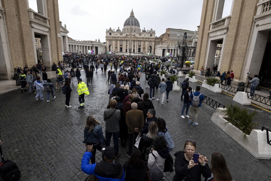 Más de 90 mil personas han llegado a despedirse del Papa Francisco en la Basílica de San Pedro