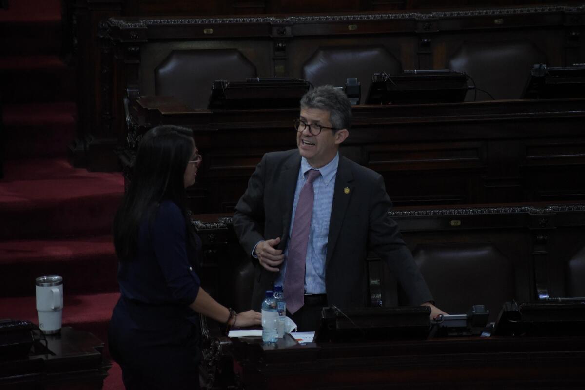 Diputados retoman interpelación al ministro de Salud, Joaquín Barnoya