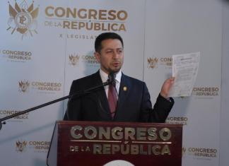 Nery Ramos expone la agenda propuesta por diputados Unionistas y de Vamos. Foto La Hora: José Orozco.