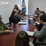 El viceministro de Finanzas, Walter Figueroa, comenta el promedio que se evalúa para el bono a salubristas, el viceministro de Salud, Juan Carlos Oxom, confirma que se hará una nueva propuesta. Foto: La Hora