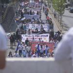 Desde tempranas horas, varias organizaciones iniciaron el recorrido de la zona 5 para conmemorar el Día Internacional del Trabajo. Foto La Hora: Fabricio Alonzo.