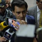 Jorge Santos Neill saliendo de la audiencia intermedia en el caso semilla transmitida por el MP.