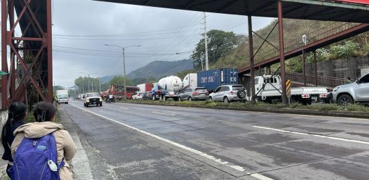 Derivado de las lluvias reportadas durante horas de la madrugada, autoridades han reportado complicaciones en el tráfico en dirección a la autopista Palín-Escuintla.
