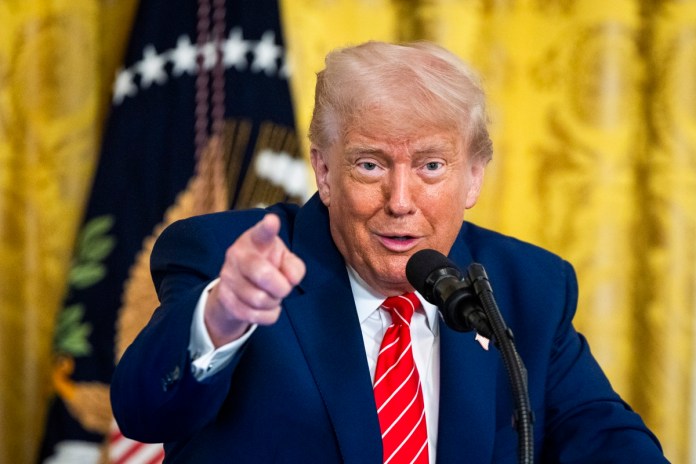 Trump tacha de