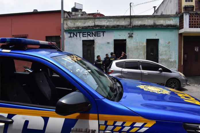 Allanamiento realizado por PNC en la 13 avenida y 3 calle zona 2, capitalina.