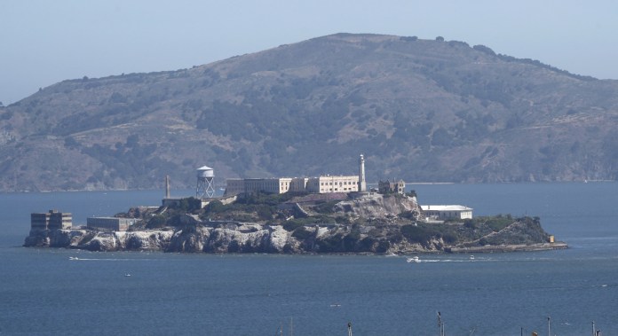 Trump ordena reabrir la cárcel de máxima seguridad de Alcatraz, cerrada desde 1963 Fotografía de archivo de 23 de mayo del 2020 de la prisión de Alcatraz en San Francisco, California . Foto La Hora: EFE