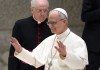 El Papa León XIV llegando a una audiencia con miembros de los medios de comunicación en el Aula Pablo VI de la Ciudad del Vaticano. Foto La Hora: EFE
