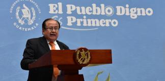 El viceministro de Energía y Minas, Victor Hugo Ventura, explica que Alta Verapaz y Petén cuentan con un índice bajo en hogares sin servicio eléctrico, siendo la prioridad en el proyecto de electrificación rural.