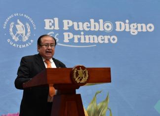 El viceministro de Energía y Minas, Victor Hugo Ventura, explica que Alta Verapaz y Petén cuentan con un índice bajo en hogares sin servicio eléctrico, siendo la prioridad en el proyecto de electrificación rural.