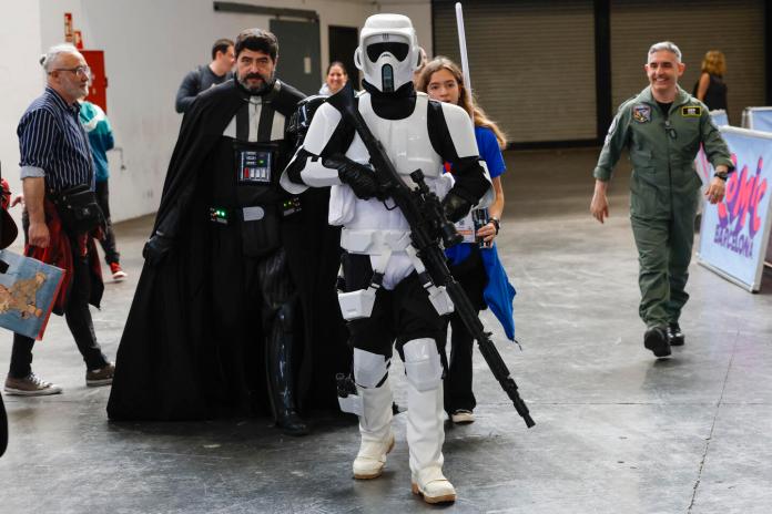 Asistentes al Salón del Comic de Barcelona este domingo. Foto La Hora: EFE