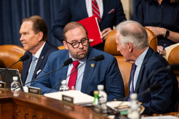Los republicanos analizan en el Congreso el polémico plan de rebajas de impuestos de Trump Congresistas republicanos despues de la presentación de proyecto