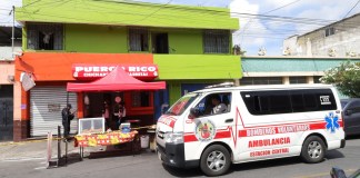 Dueño y trabajador de chicharronera en colonia Roosevelt son victimas de ataque armado, resultando en un herido y un fallecido.