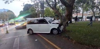 La mañana de este jueves 8 de mayo se registró un accidente de tránsito en la Avenida Reforma y 14 de la zona calle de la Ciudad Capital. Foto La Hora: Captura de Pantalla Bomberos Voluntarios.