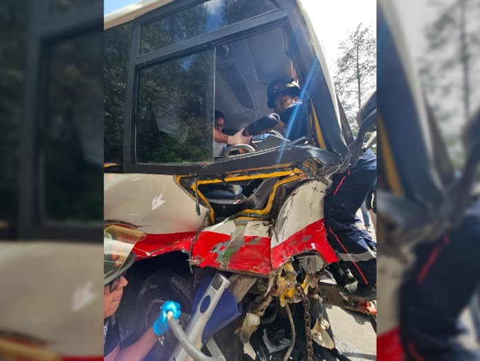 Bomberos Voluntarios informaron sobre un hecho de tránsito en la ruta Interamericana este sábado 31 de mayo. Foto La Hora: Bomberos Voluntarios.