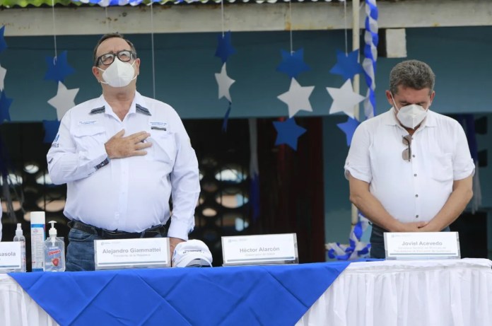 El líder magisterial Joviel Acevedo, tuvo el respaldo del expresidente Alejandro Giammattei. Foto La Hora: Archivo. 