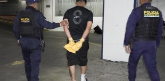 Este viernes 23 de mayo, agentes de la Policía Nacional Civil (PNC) realizaron un operativo en la Colonia Landívar. Foto La Hora: PNC.