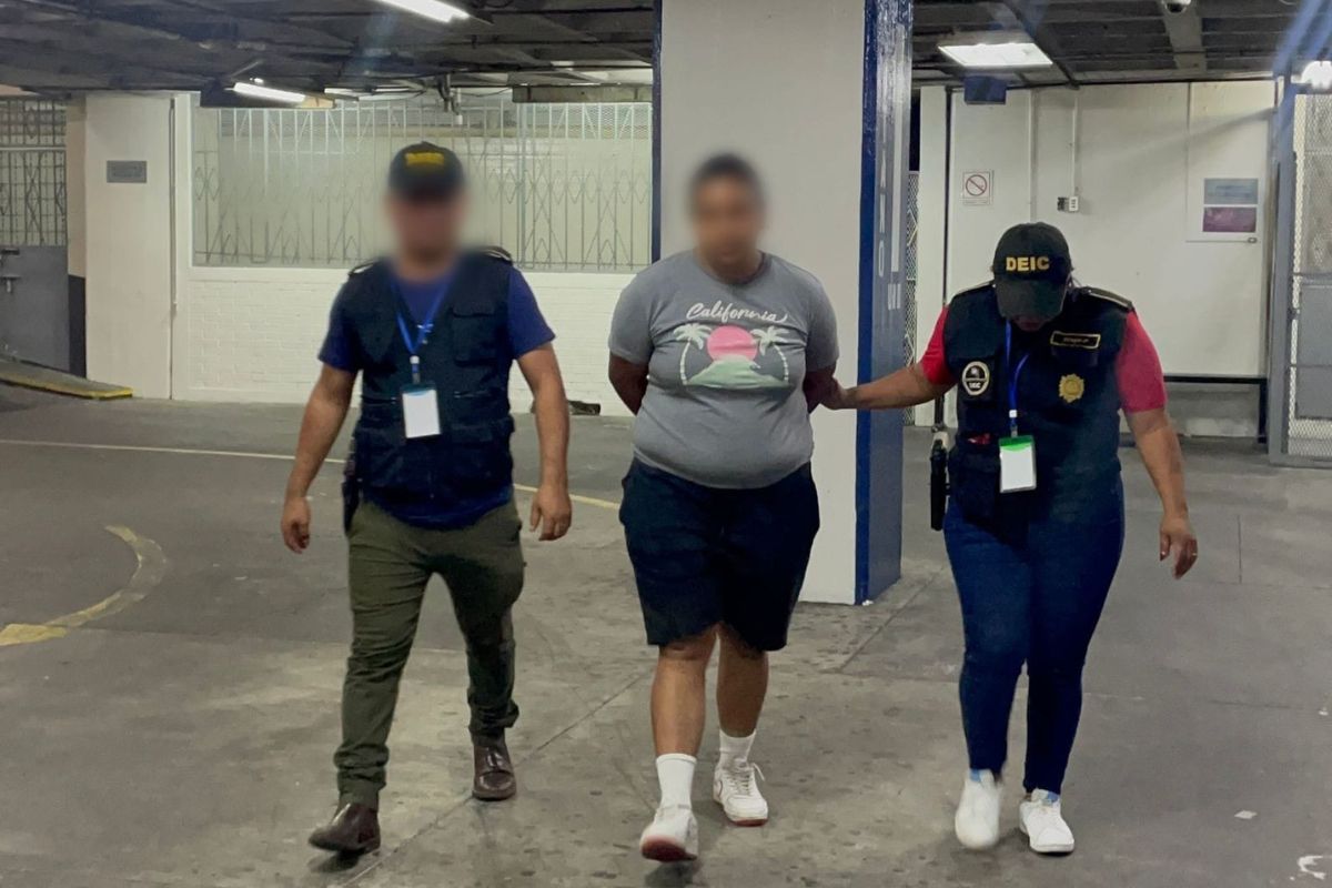 Alias «tiradora” presunta pandillera del Barrio 18 es capturada en la zona 18