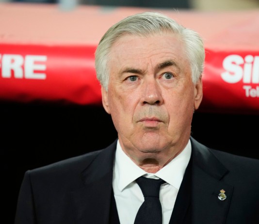 Ancelotti previo al comienzo de la final de la Copa del Rey contra el Barcelona, el sábado 26 de abril de 2025. Foto La Hora: AP.