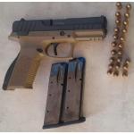 El menor portaba el arma con reporte de robo. Foto La Hora: PNC.