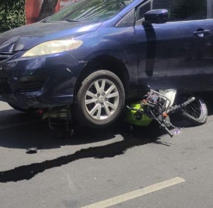 Conductor de vehículo atropella a un agente de EMIXTRA por huir de reten en zona 10