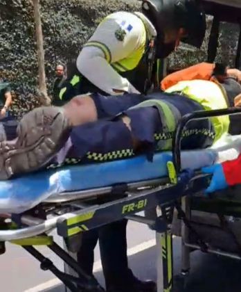 Conductor de vehículo atropella a un agente de EMIXTRA por huir de reten en zona 10