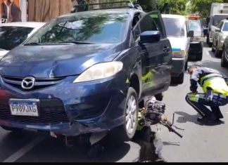 Conductor de vehículo atropella a un agente de EMIXTRA por huir de reten en zona 10