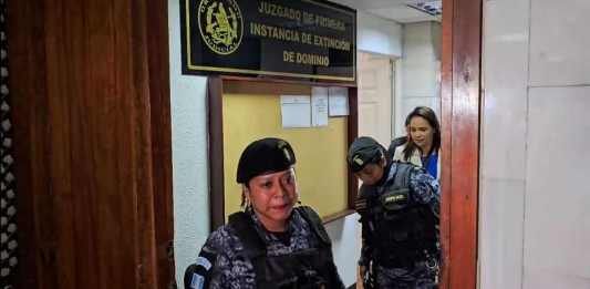 Ex vicepresidenta, Roxana Baldetti, acudio al Juzgado de Extinción de Dominio para evitar que bienes vinculados a su persona siguieran embargados. Foto La Hora: Cortesía