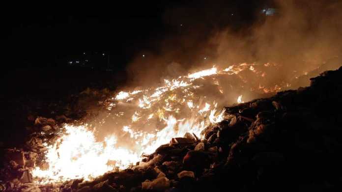 La autoridades han indicado que el siniestro ya fue controlado. Foto La Hora: Conred
