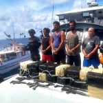 Barco pesquero interceptado en la costa salvadoreña en el cual transportaban una tonelada de cocaína. Foto La Hora: Red social X de Nayib Bukele