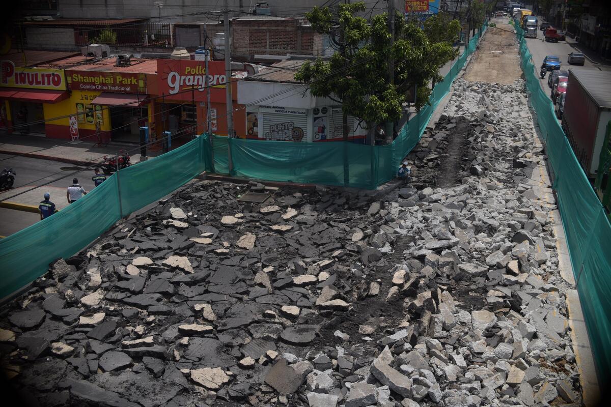 reparación de pavimento en la Calle Martí