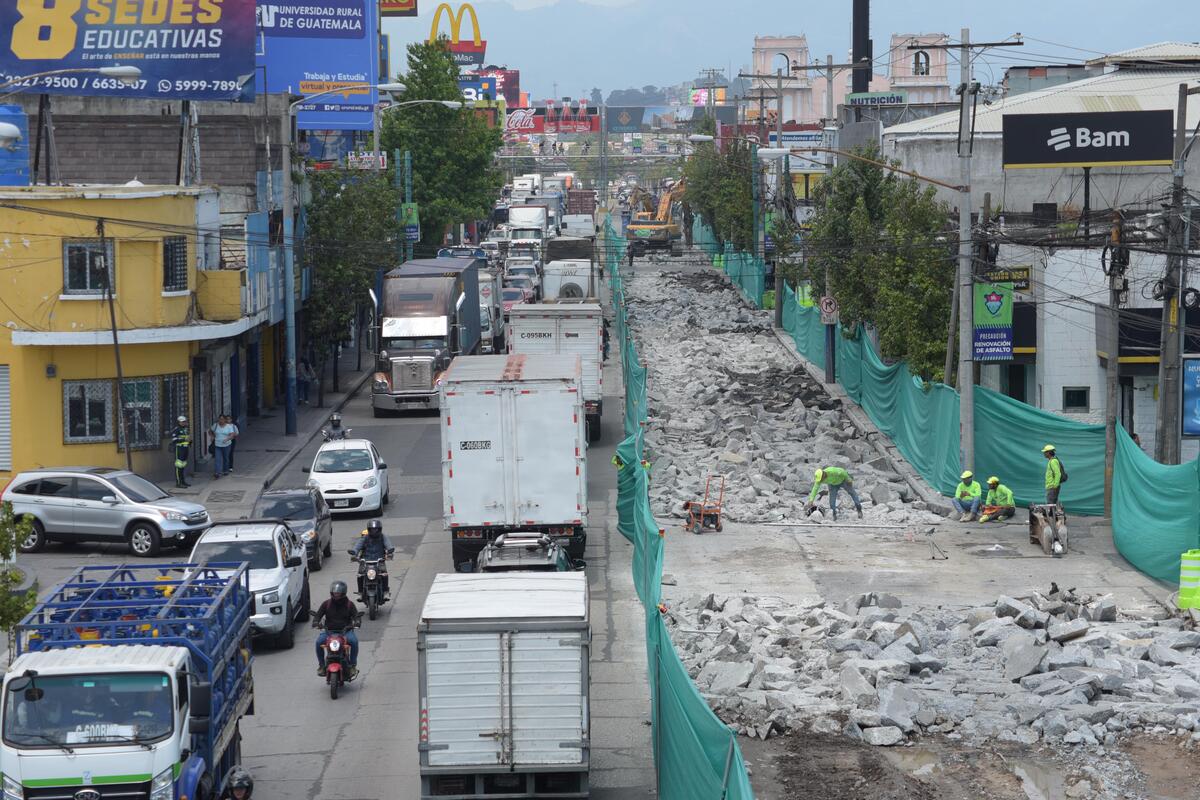 reparación de pavimento en la Calle Martí