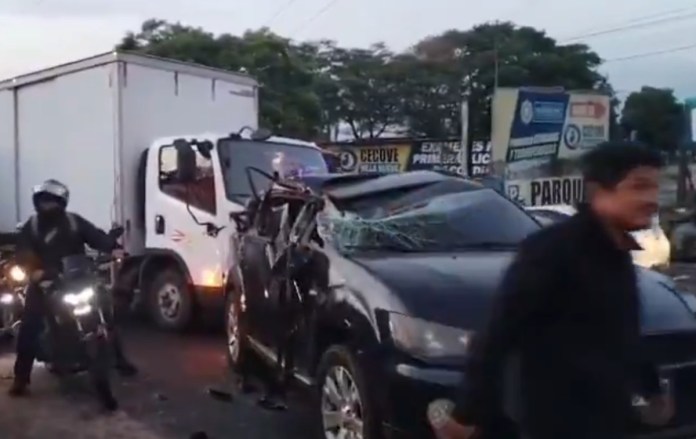 Autoridades de la Policía Municipal de Tránsito (PMT), han reportado una gran afluencia vehicular en la CA-9 con dirección a la ciudad capital debido a la colisión de dos vehículos.