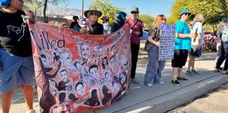 La presión ejercida por la comunidad logró salvar de la deportación acelerada a una guatemalteca. Foto La Hora: EFE