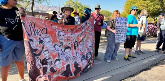 La presión ejercida por la comunidad logró salvar de la deportación acelerada a una guatemalteca. Foto La Hora: EFE
