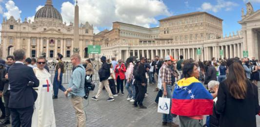 Los 133 cardenales no consiguieron elegir a un nuevo Papa después de las dos votaciones celebradas durante la mañana del jueves en la Capilla Sixtina, Foro La Hora: EFE.