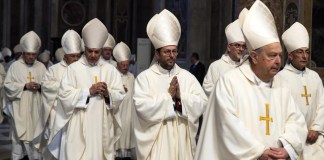 Vaticano ofició este domingo la última misa de las 'Novendiales'. Foto La Hora: EFE,