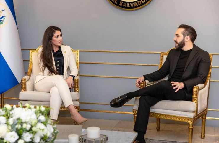 Congresista republicana del distrito de Florida, Anna Paulina Luna, junto con el presidente salvadoreño Nayib Bukele. Foto La Hora: X/Anna Paulina Luna