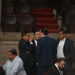 #LHActualiza: Mientras sesión plenaria inicia, manifestantes con rostros tapados se retiran